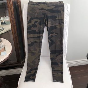 TNA CAMO LEGGINGS - SIZE S - NEW WITHOUT TAGS